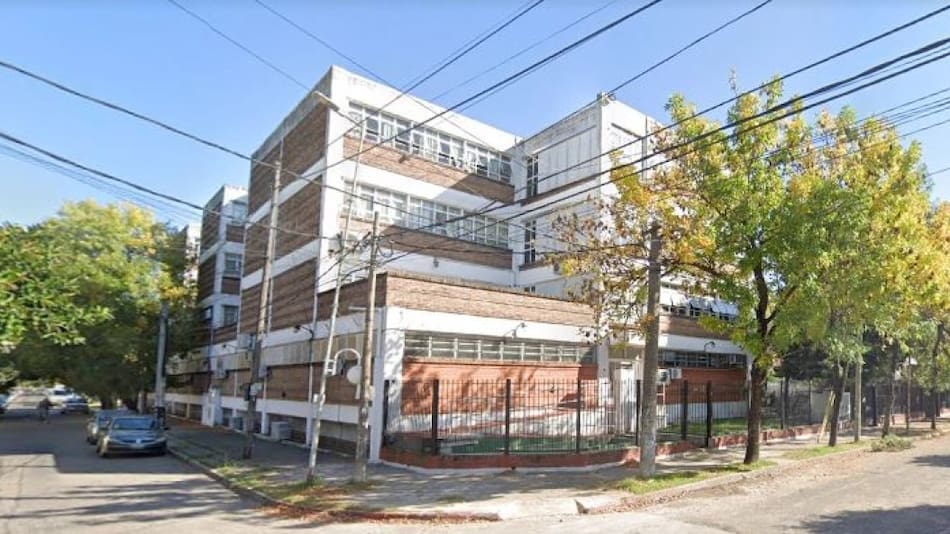 Esquina de París y Directorio, donde un funcionario judicial baleó a un sospechoso. Foto: Google Maps.