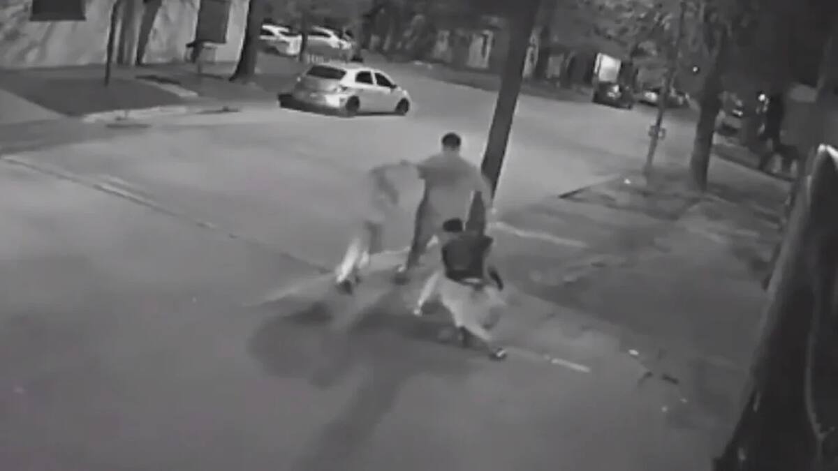 Brutal golpiza en patota a un adolescente a la salida de un boliche en Colón. Foto: NA.