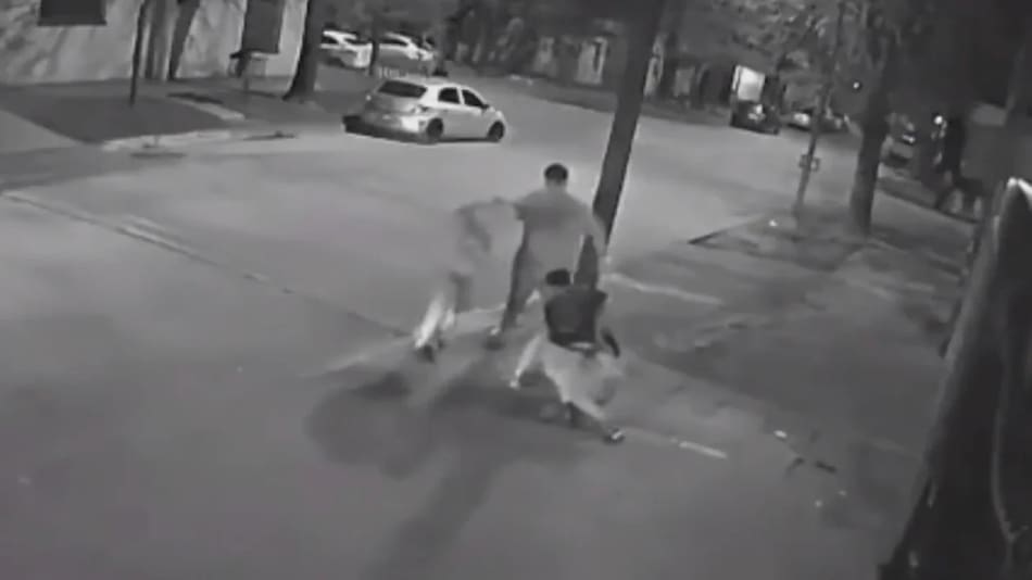 Brutal golpiza en patota a un adolescente a la salida de un boliche en Colón. Foto: NA.