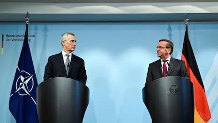 El ministro de Defensa alemán, Boris Pistorius, y el secretario general de la OTAN. Foto: Reuters