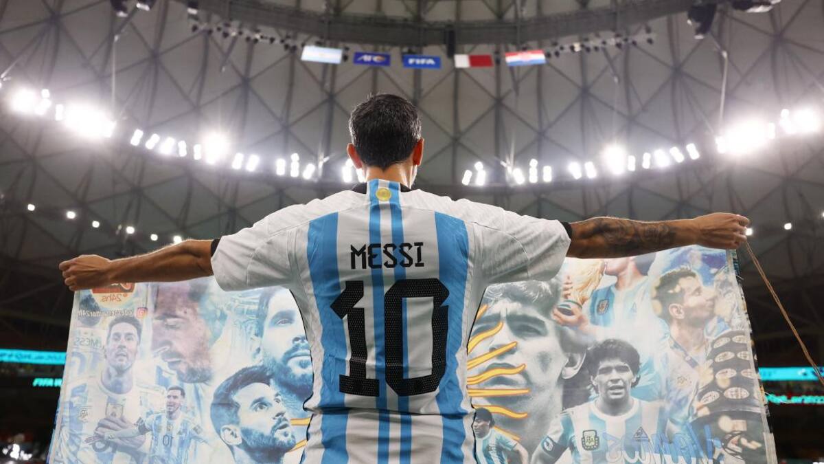 Hinchas argentinos en la previa del duelo ante Croacia por el Mundial de Qatar. Foto: REUTERS.