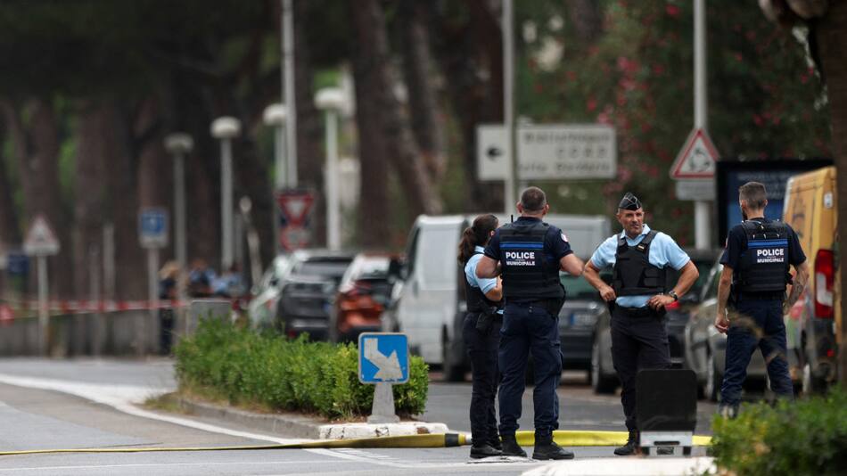 Un policía francés, herido en un incendio intencional frente a una sinagoga. Foto: Reuters.