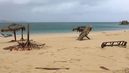 El huracán Otis crece rápidamente, se intensifica y provocará fuertes lluvias en México. REUTERS