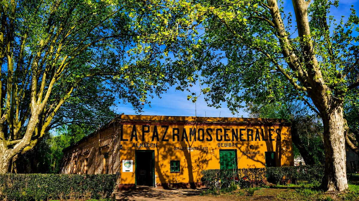 La pulpería bonaerense que nació en tiempos de Juan Manuel de Rosas y aún guarda la memoria del campo argentino