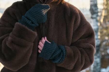 Abrigo, ropa de invierno. Fuente: Unsplash