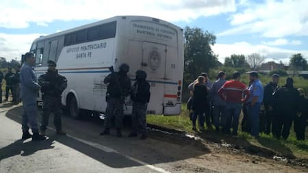 Fuga de presos en Rosario: emboscan a colectivo de Servicio Penitenciario (Cadena 3)