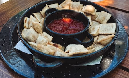 Ravioles fritos. Foto: Instagram @lospinosneco