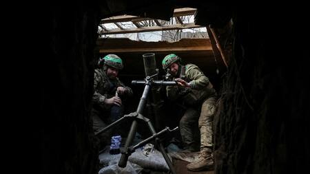 Militares ucranianos en la guerra contra Rusia. Foto: Reuters/Serhii Nuzhnenko