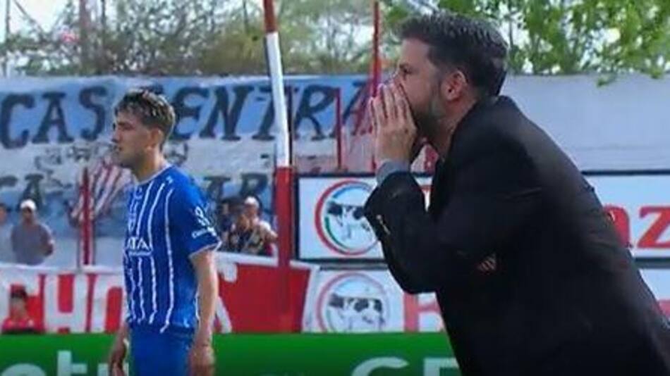 El tenso cruce entre de Paoli y un jugador de Godoy Cruz. Foto: captura de video.