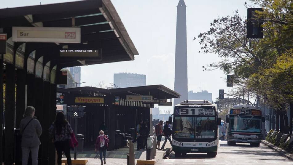 En marzo aumenta el boleto de colectivo. Foto NA