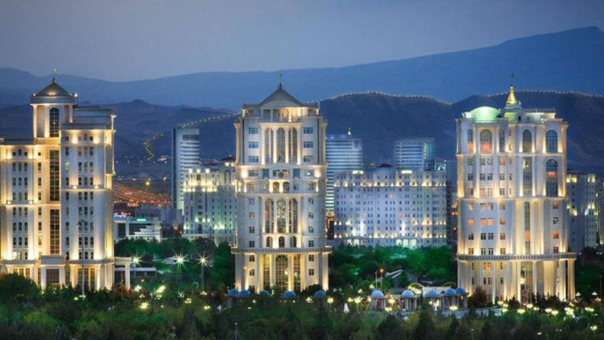 Ashgabat, Turkmenistan. Foto X @hazar_travel