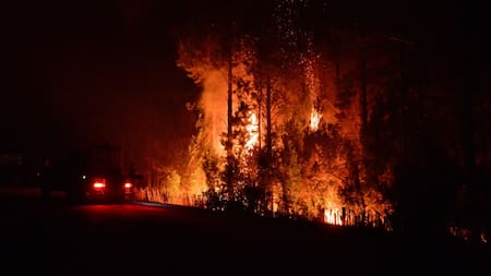 "Se está quemando todo": el fuego avanza sin control en El Bolsón mientras crece la cantidad de evacuados