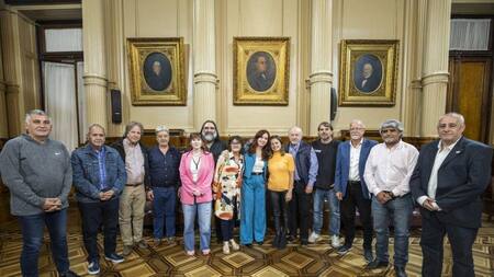 Cristina Kirchner junto a sindicalistas. Foto: NA.