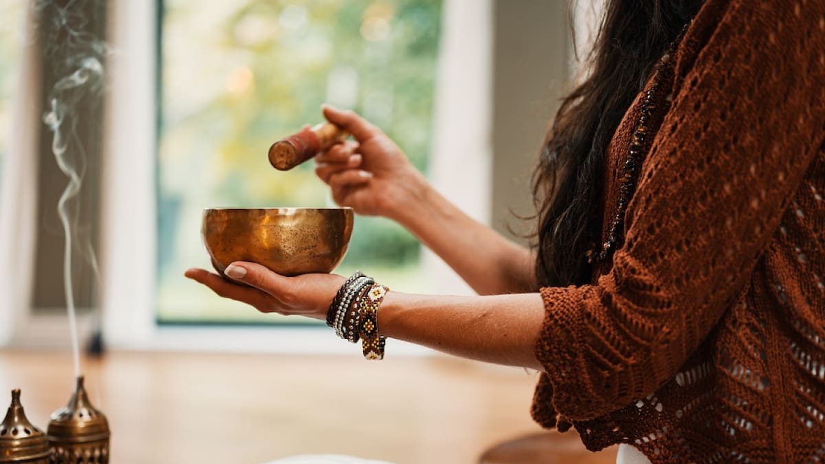 Ritual de incienso. Foto: Unsplash.
