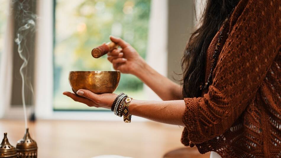 Ritual de incienso. Foto: Unsplash.
