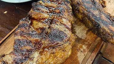 Tradición parrillera en pleno corazón de Villa del Parque: dónde comer cortes premium por $19.990 las 24 horas