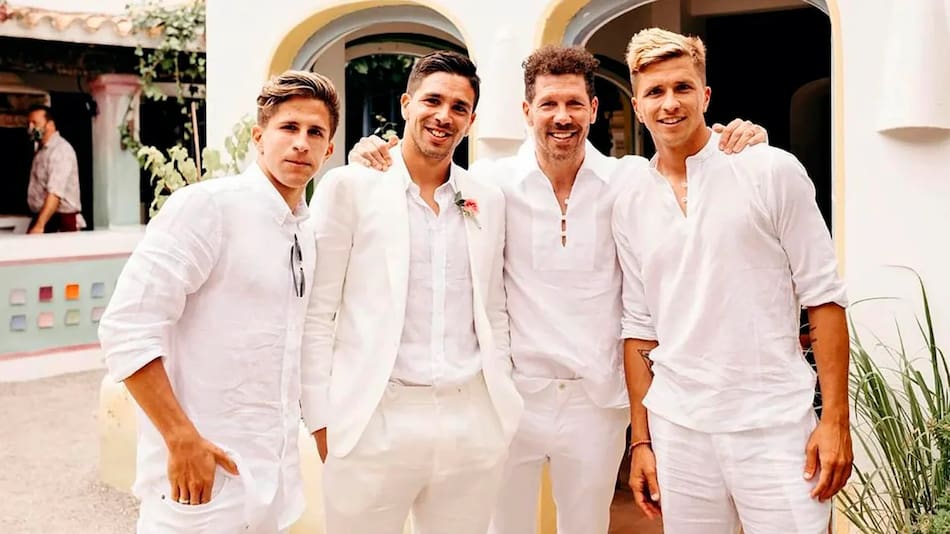Gianluca Simeone junto a Diego Pablo, Giovanni y Giuliano