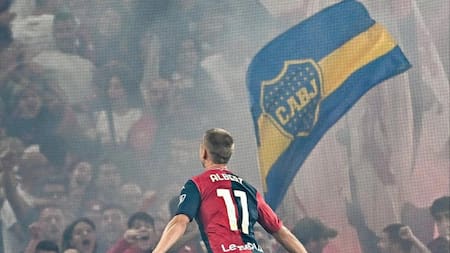 Bandera de Boca en la cancha del Genoa.