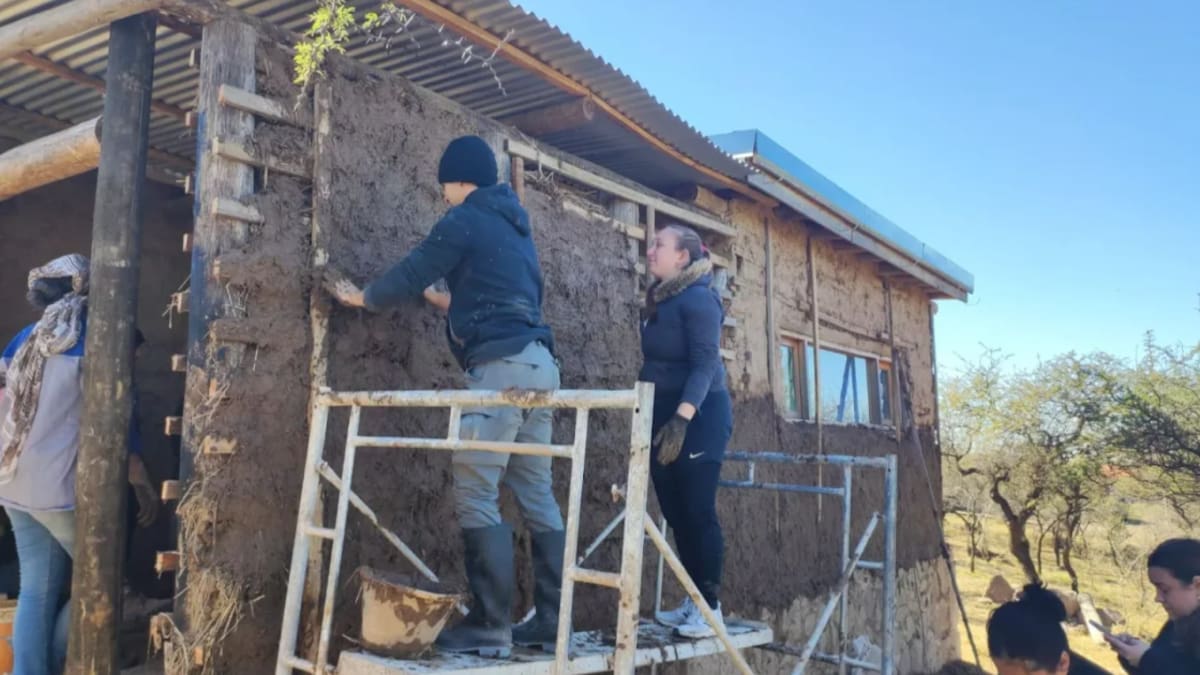 Casas ecológicas de barro y agua: la iniciativa sustentable de Córdoba que combina técnicas ancestrales y un diseño ultra moderno