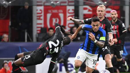 Lautaro Martínez en el clásico entre Inter y Milan por la Champions League. Foto: EFE.