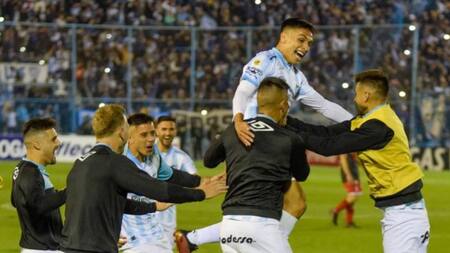 Gol de Coronel vs Barracas. Foto: NA.