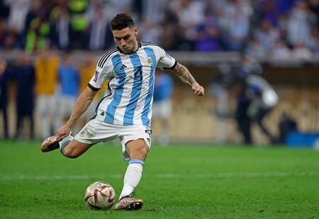 Gonzalo Montiel y el penal que consagró campeón del mundo a Argentina. Foto: Reuters.