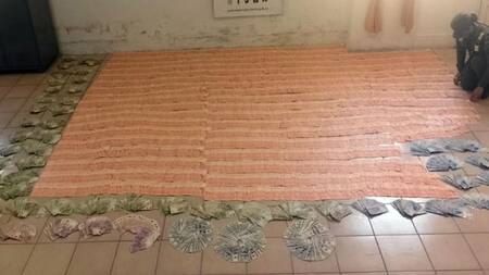 El dinero fue secuestrado por los efectivos. Foto: NA.