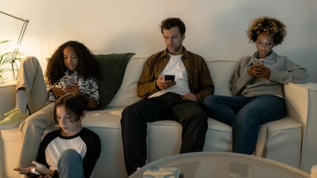 La adicción al celular afecta cada vez a más personas de todas las edades. Foto: Pexels.