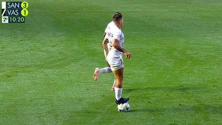 Polémica decisión: Brasil prohibió "pararse sobre la pelota" y amonestará a los jugadores que lo hagan