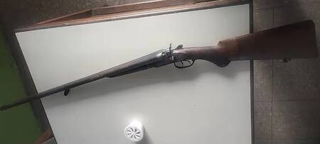 El arma que manipulaba el niño de 12 años. Foto: NA.