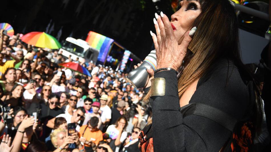 Moria Casán en la marcha del orgullo. Foto: Télam.