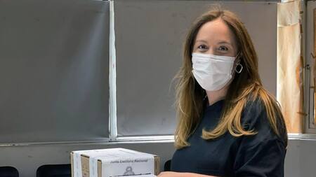 Maria Eugenia Vidal emite su voto en las elecciones legislativas. Foto NA