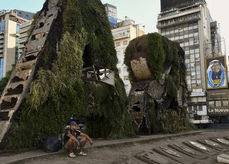 Obelisco destrozado. Foto: Télam.