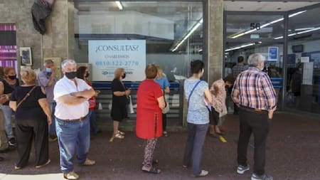 Jubilados, pensionados, cola en banco, sistema previsional, NA