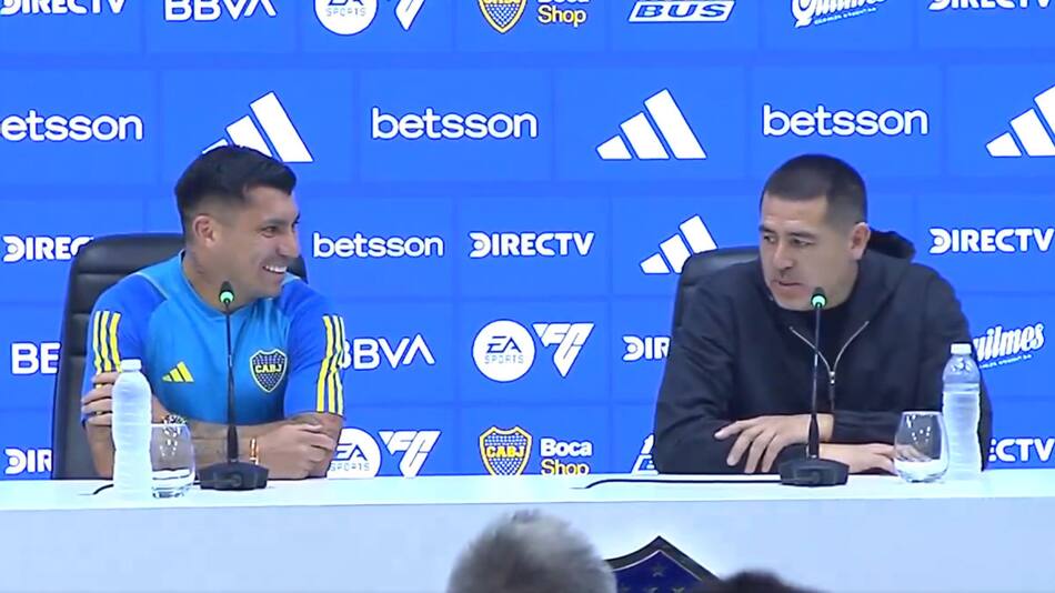 Gary Medel y Juan Román Riquelme; Boca Juniors. Foto: Captura
