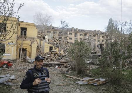 Rusia lanzó 70 misiles y 145 drones contra Ucrania en su ataque masivo. EFE