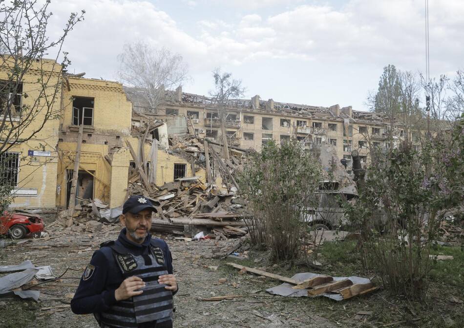 Rusia lanzó 70 misiles y 145 drones contra Ucrania en su ataque masivo. EFE