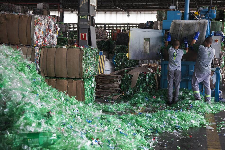 Plásticos, reciclaje. Foto: EFE.