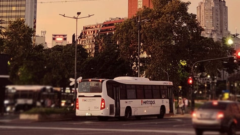 Dejan de funcionar dos ramales de la línea 182.