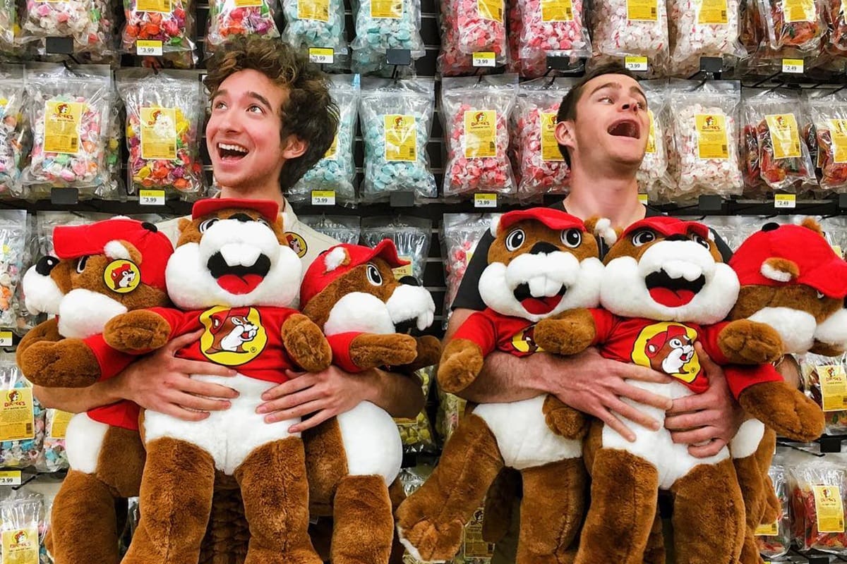 Buc-ee's tiene 120 surtidores de combustible y una curiosa prohibición para los camioneros.