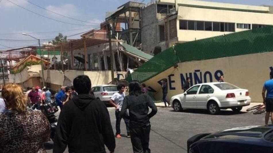 Colegio derrumbado tras sismo en México