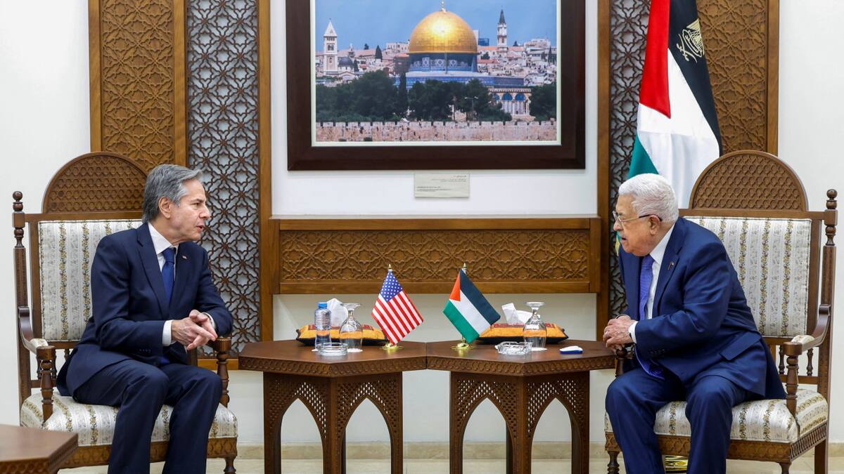 Blinken se reúne con el líder palestino Mahmud Abás en Cisjordania. Foto: Reuters