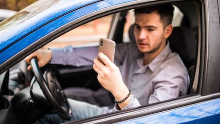 Cuáles son los tres signos más imprudentes al volante. Foto: Freepik.
