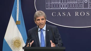 Caputo admitió cambios en el régimen de bandas cambiarias: el ritmo pasaría de 1% a 1,5% mensual