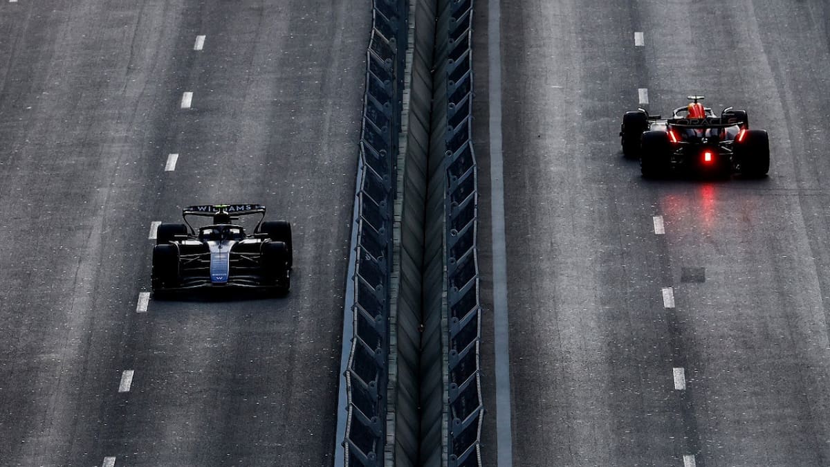 Franco Colapinto (izquierdo) y Sergio "Checo" Pérez (derecha). Foto: Reuters.
