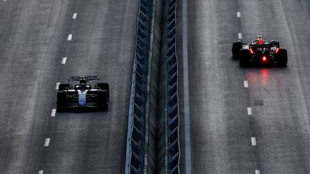 Franco Colapinto (izquierdo) y Sergio "Checo" Pérez (derecha). Foto: Reuters.