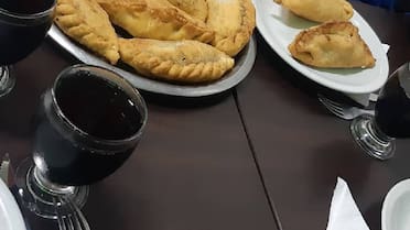 La pizzería más antigua de CABA no está en Corrientes y tiene las mejores empanadas fritas