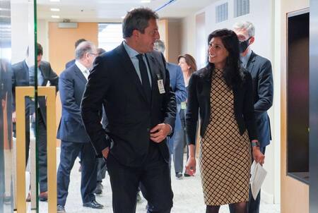 Sergio Massa junto a Gita Gopinath, Subdirectora Gerenta del Fondo Monetario Internacional (FMI). Foto: Prensa.