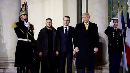 Emmanuel Macron junto a Donald Trump y Volodimir Zelenski. Foto: Reuters