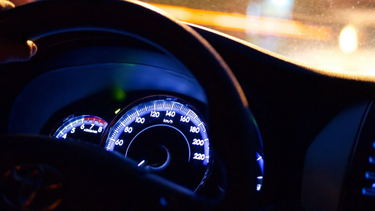 Cómo desmpañar los vidrios del auto de forma "casera". Foto: Unsplash.